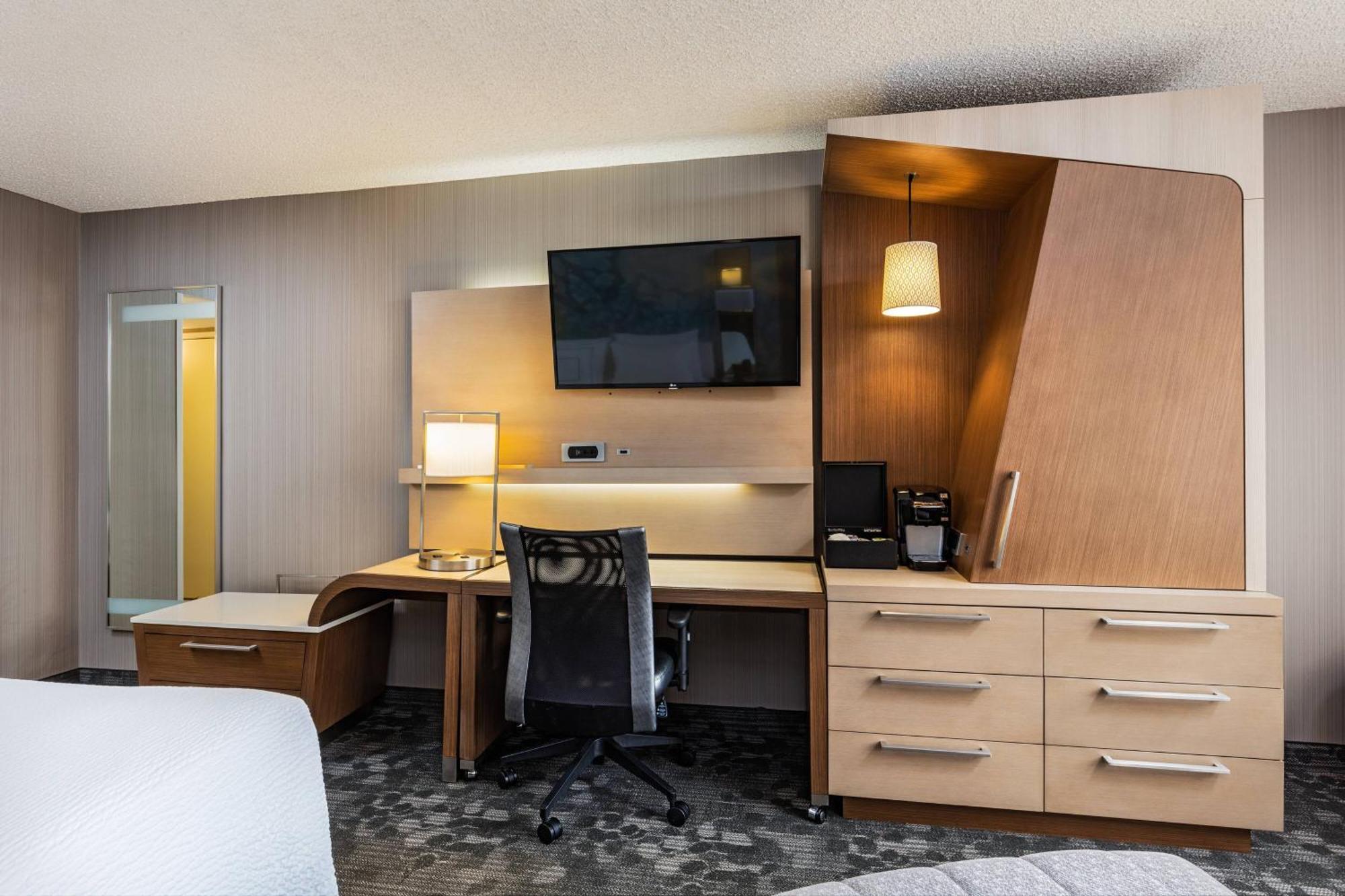 Courtyard By Marriott Riverside Ucr/Moreno Valley Area Екстериор снимка