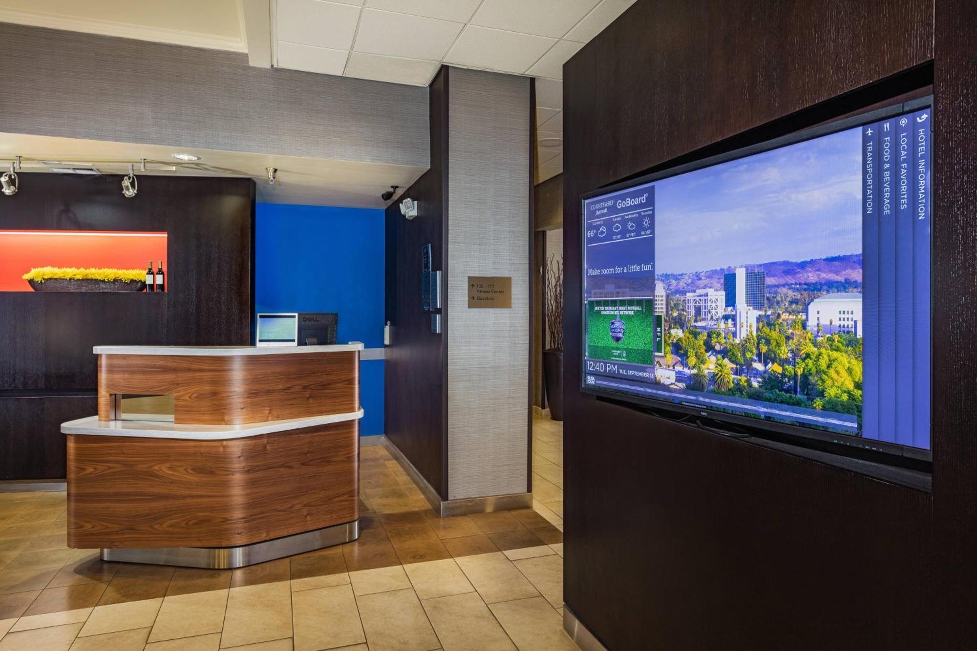 Courtyard By Marriott Riverside Ucr/Moreno Valley Area Екстериор снимка