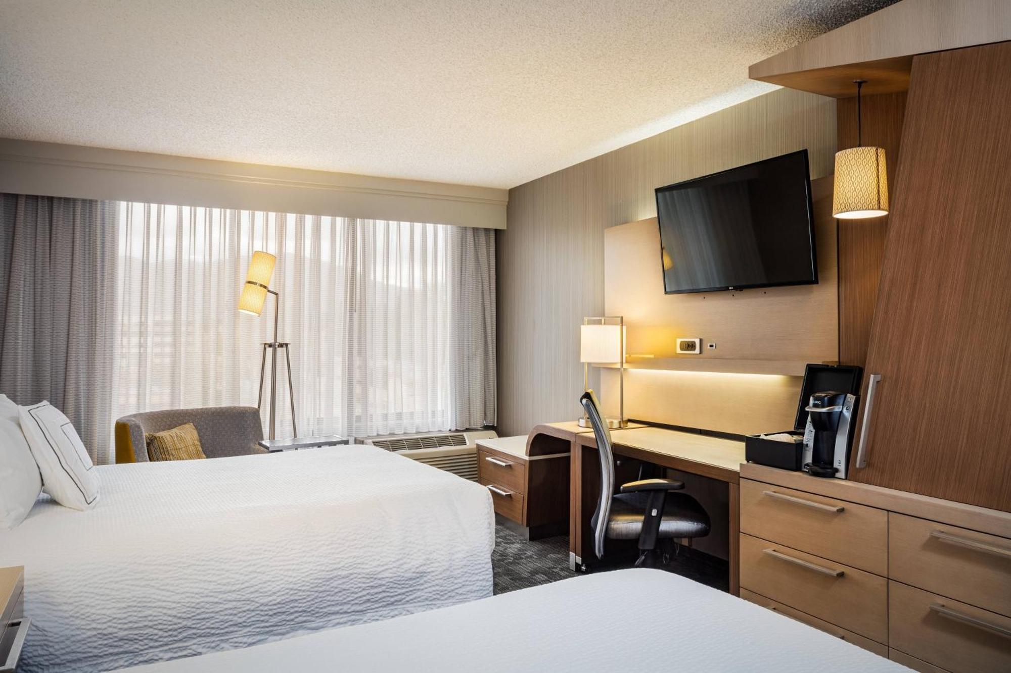 Courtyard By Marriott Riverside Ucr/Moreno Valley Area Екстериор снимка