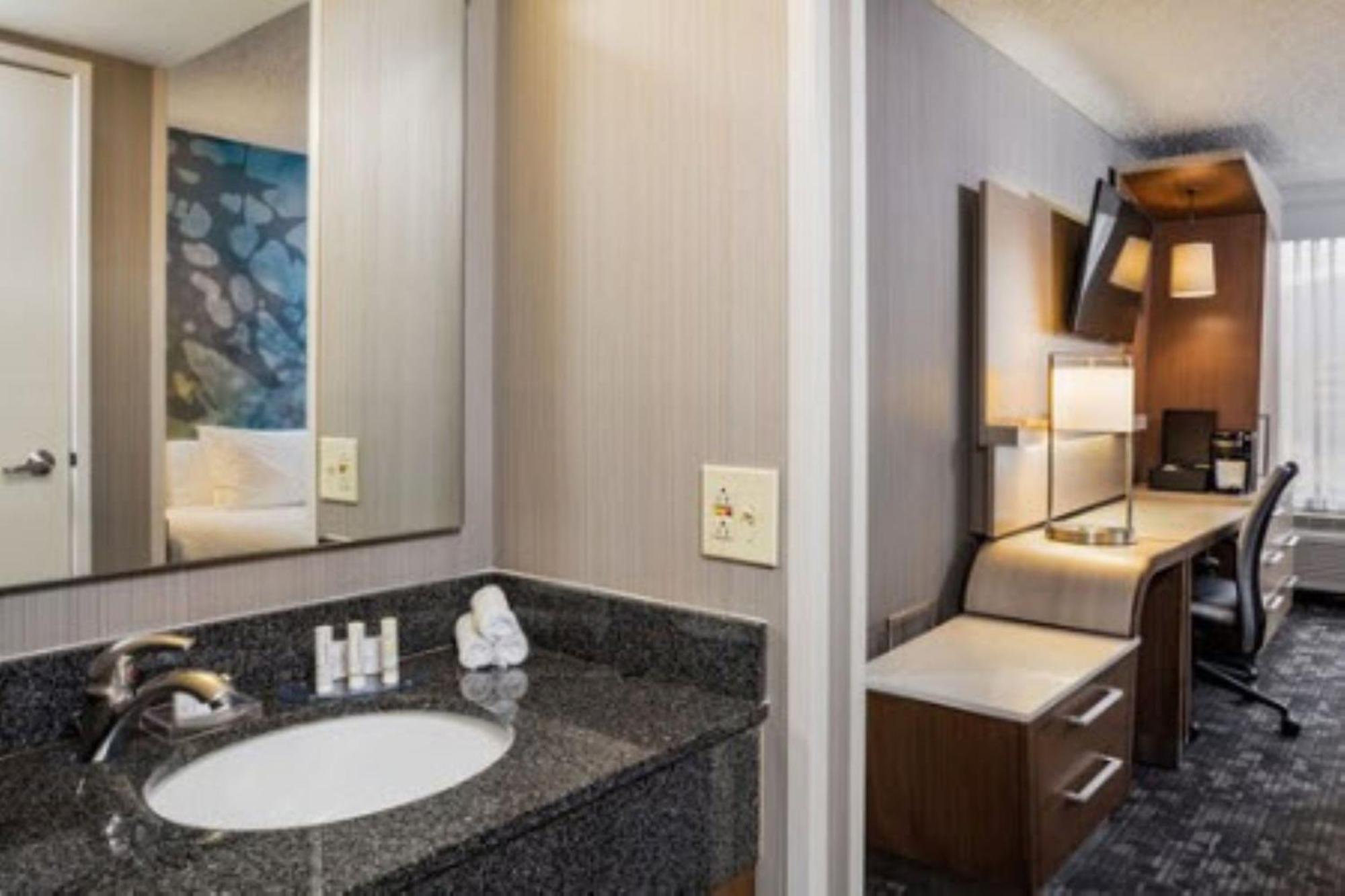 Courtyard By Marriott Riverside Ucr/Moreno Valley Area Екстериор снимка