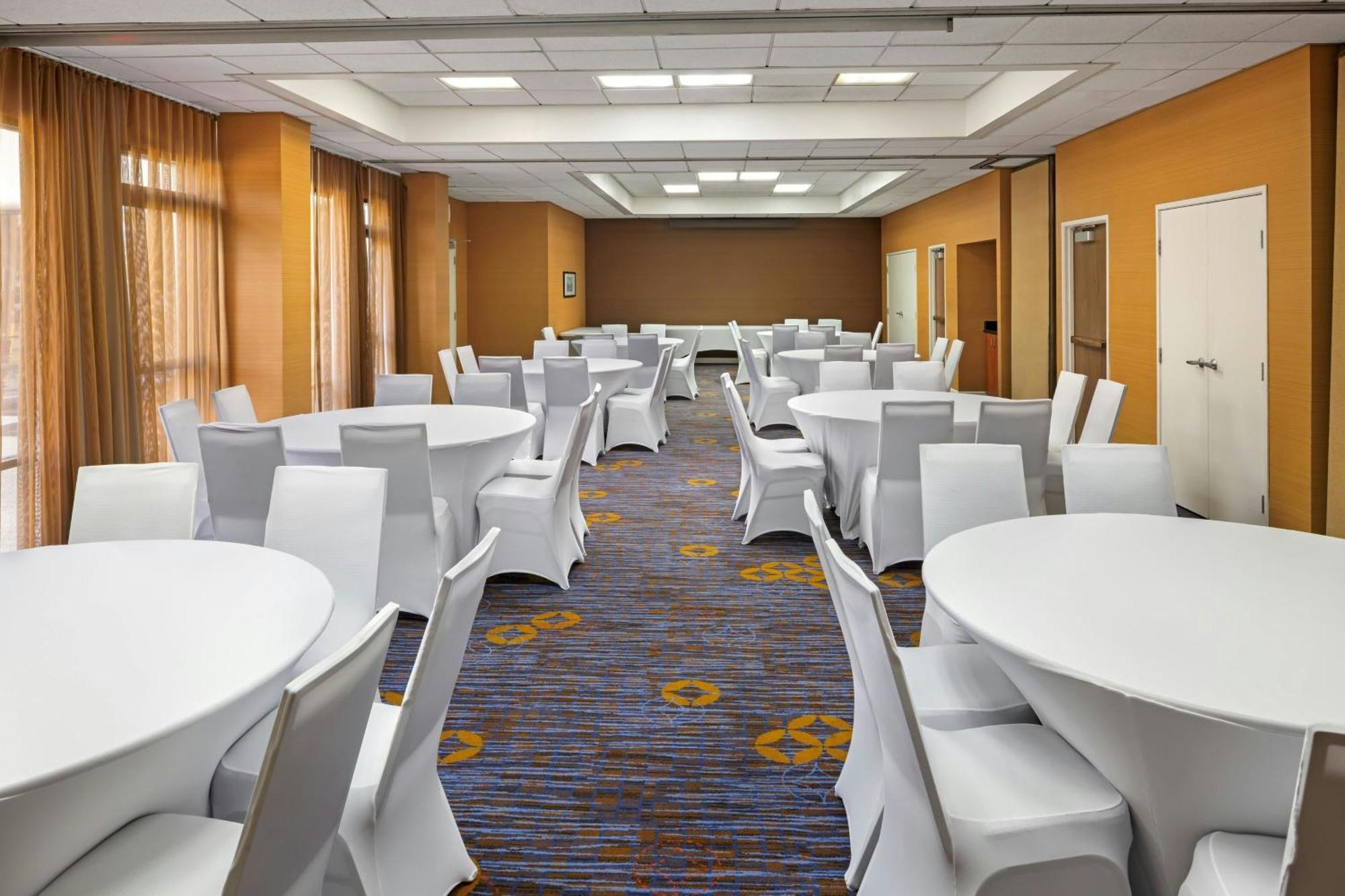 Courtyard By Marriott Riverside Ucr/Moreno Valley Area Екстериор снимка