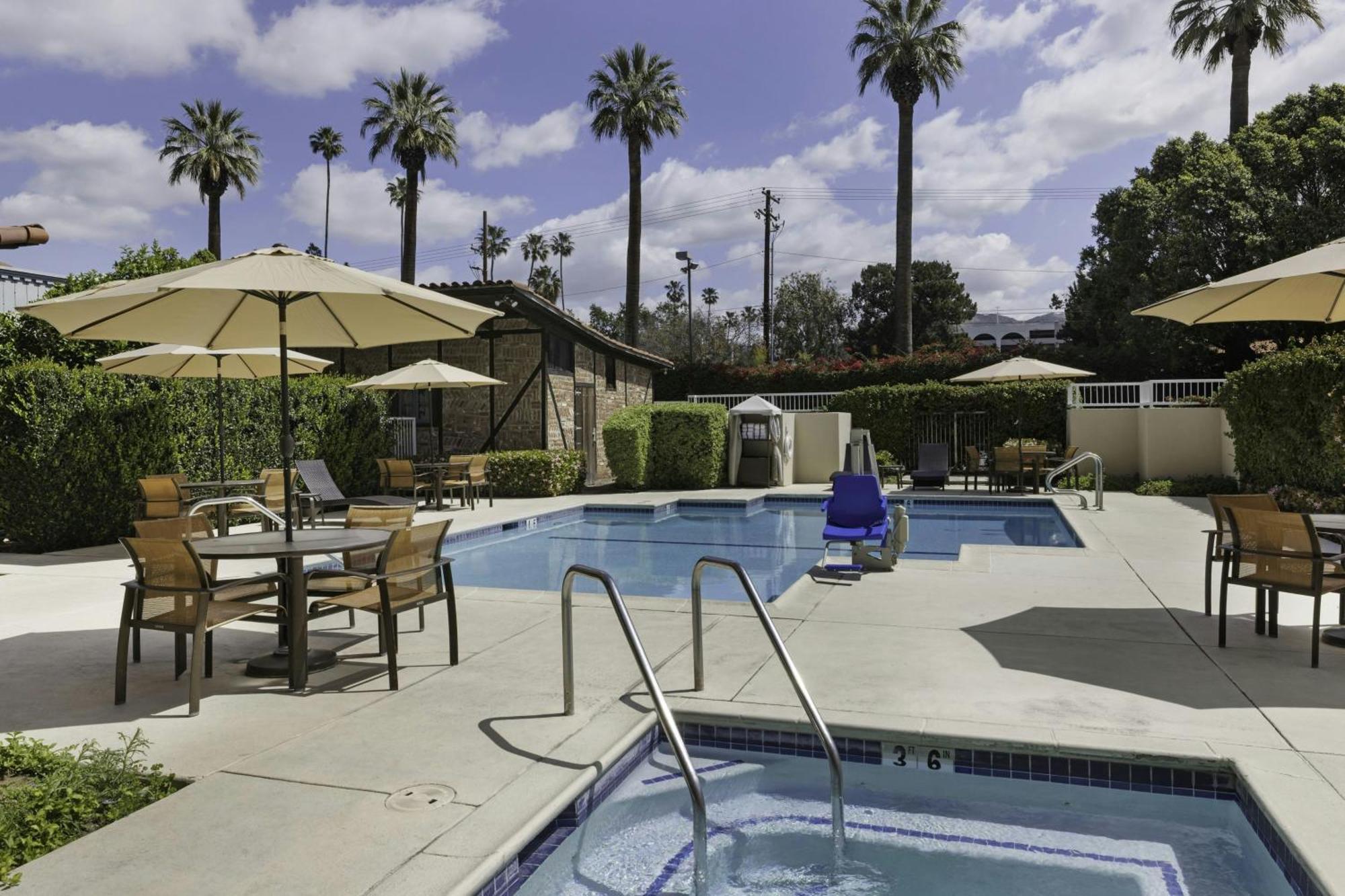 Courtyard By Marriott Riverside Ucr/Moreno Valley Area Екстериор снимка