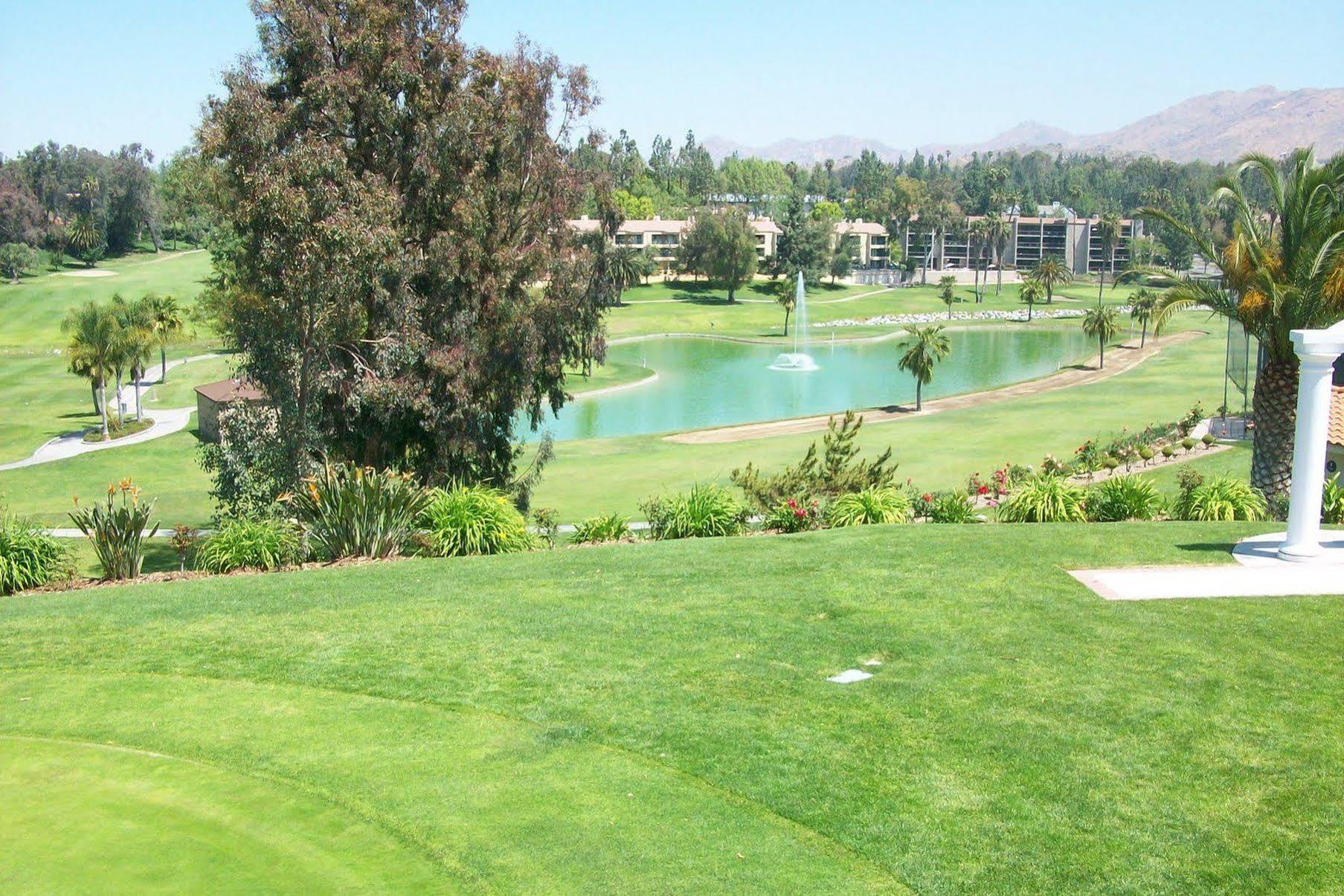 Courtyard By Marriott Riverside Ucr/Moreno Valley Area Екстериор снимка